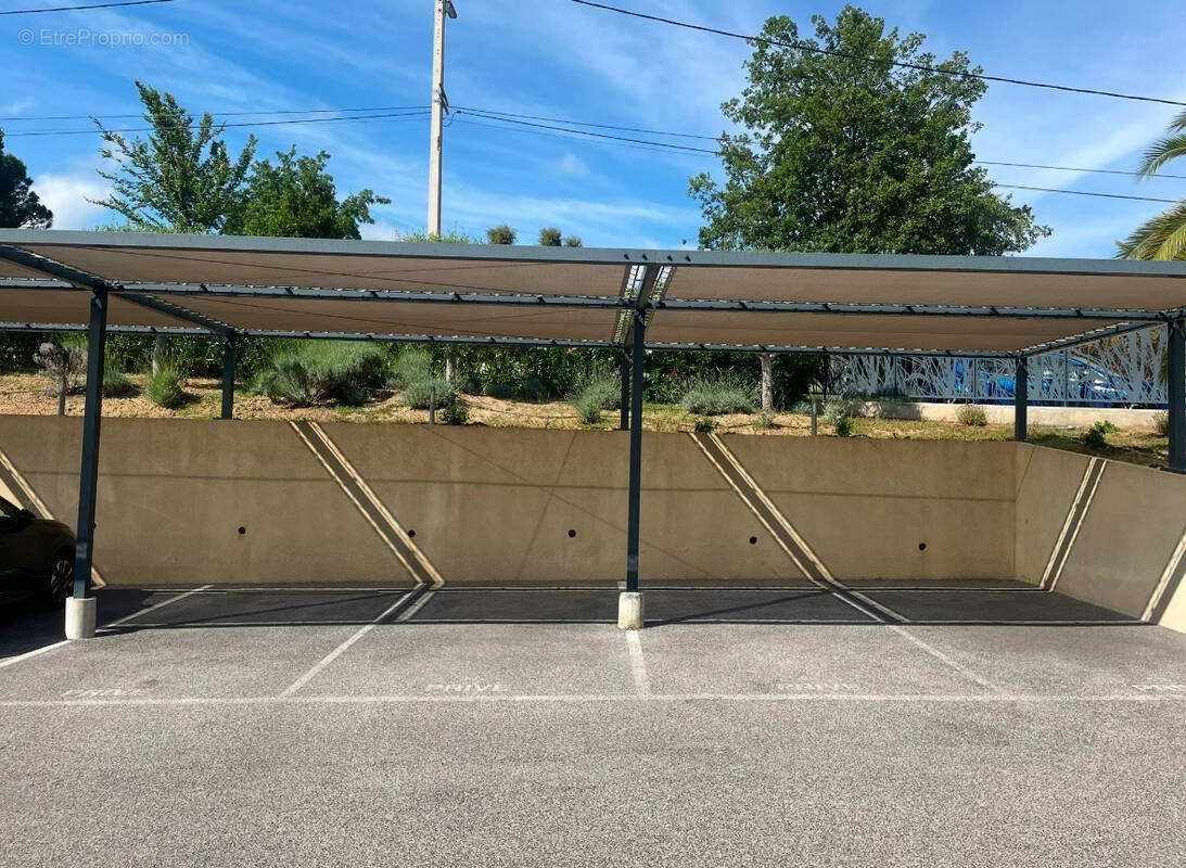 Parking à CAGNES-SUR-MER