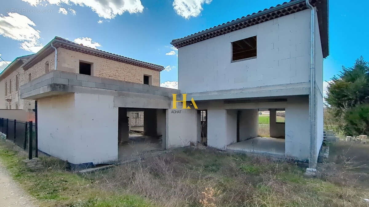 Maison à CHATEAUNEUF-SUR-ISERE