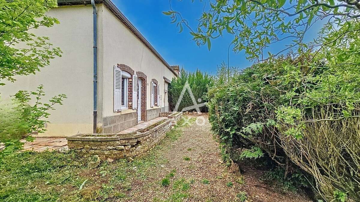 Maison à LA CHAPELLE-SAINT-SEPULCRE