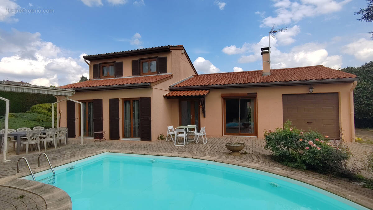 Maison à CHAZAY-D&#039;AZERGUES