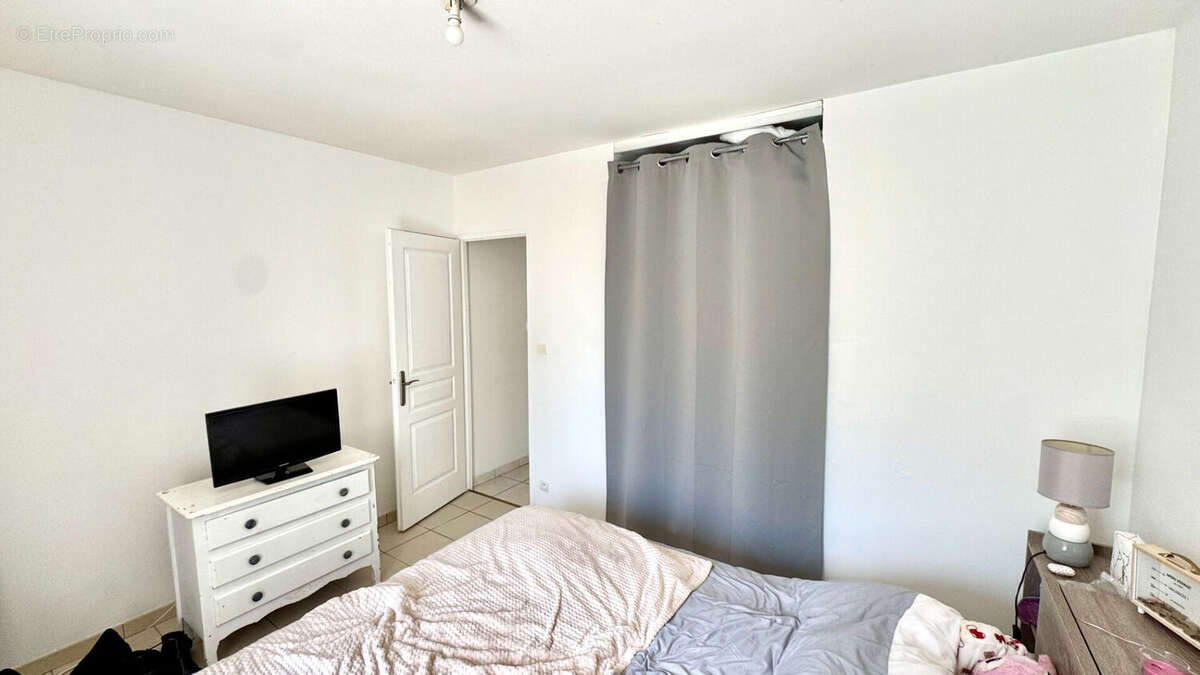 Appartement à ENTRAIGUES-SUR-LA-SORGUE