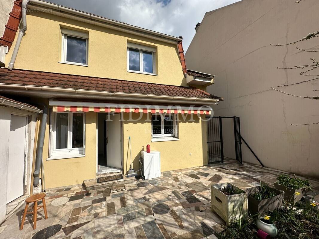 Maison à CHENNEVIERES-SUR-MARNE