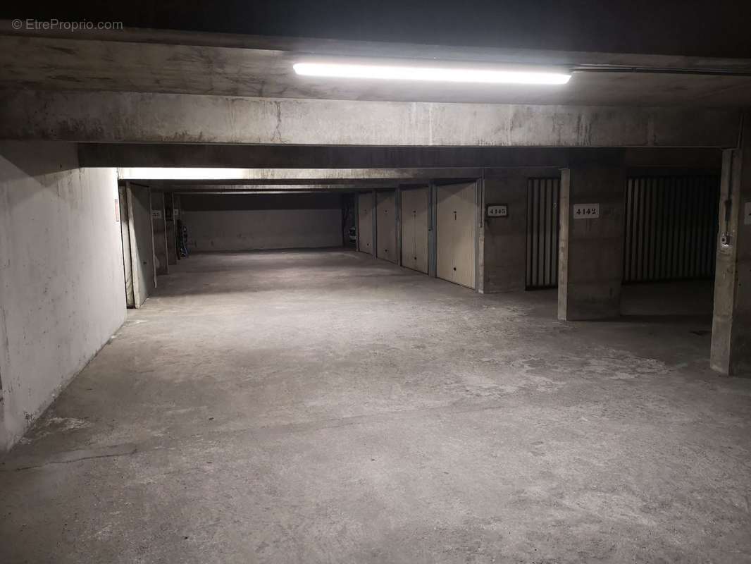 Parking à CANNES