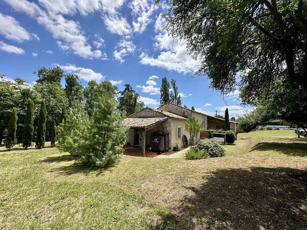 Maison à PINEUILH