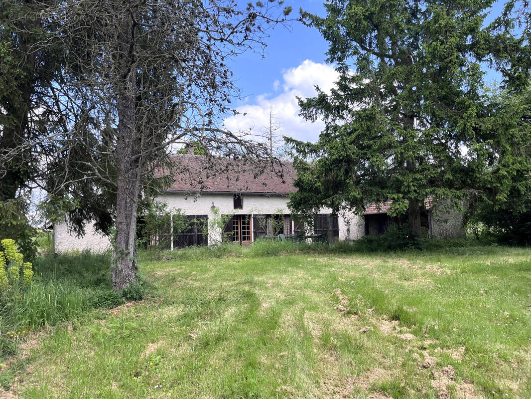 Maison à LA COUR-MARIGNY