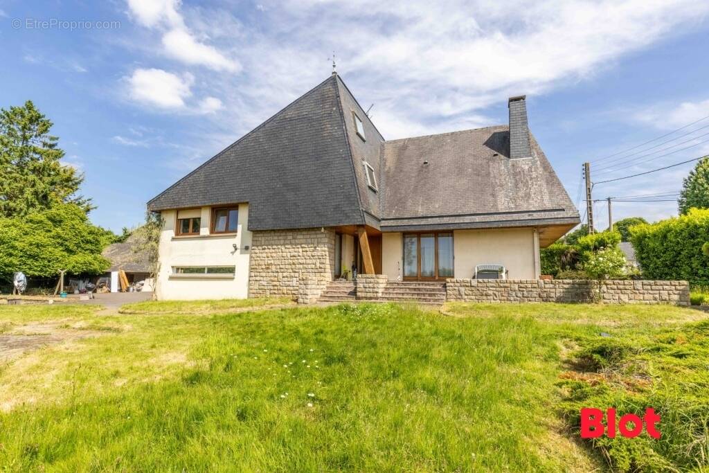 Maison à LECOUSSE