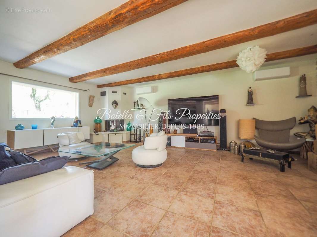 Maison à LAUDUN-L&#039;ARDOISE