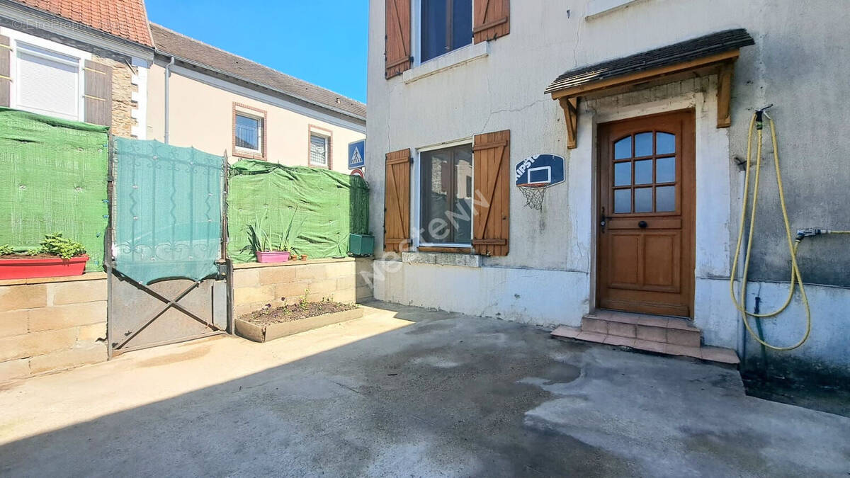 Maison à SAINT-MARTIN-DU-TERTRE