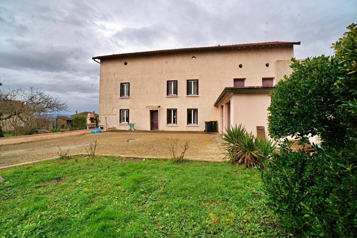 Maison à MONTANAY