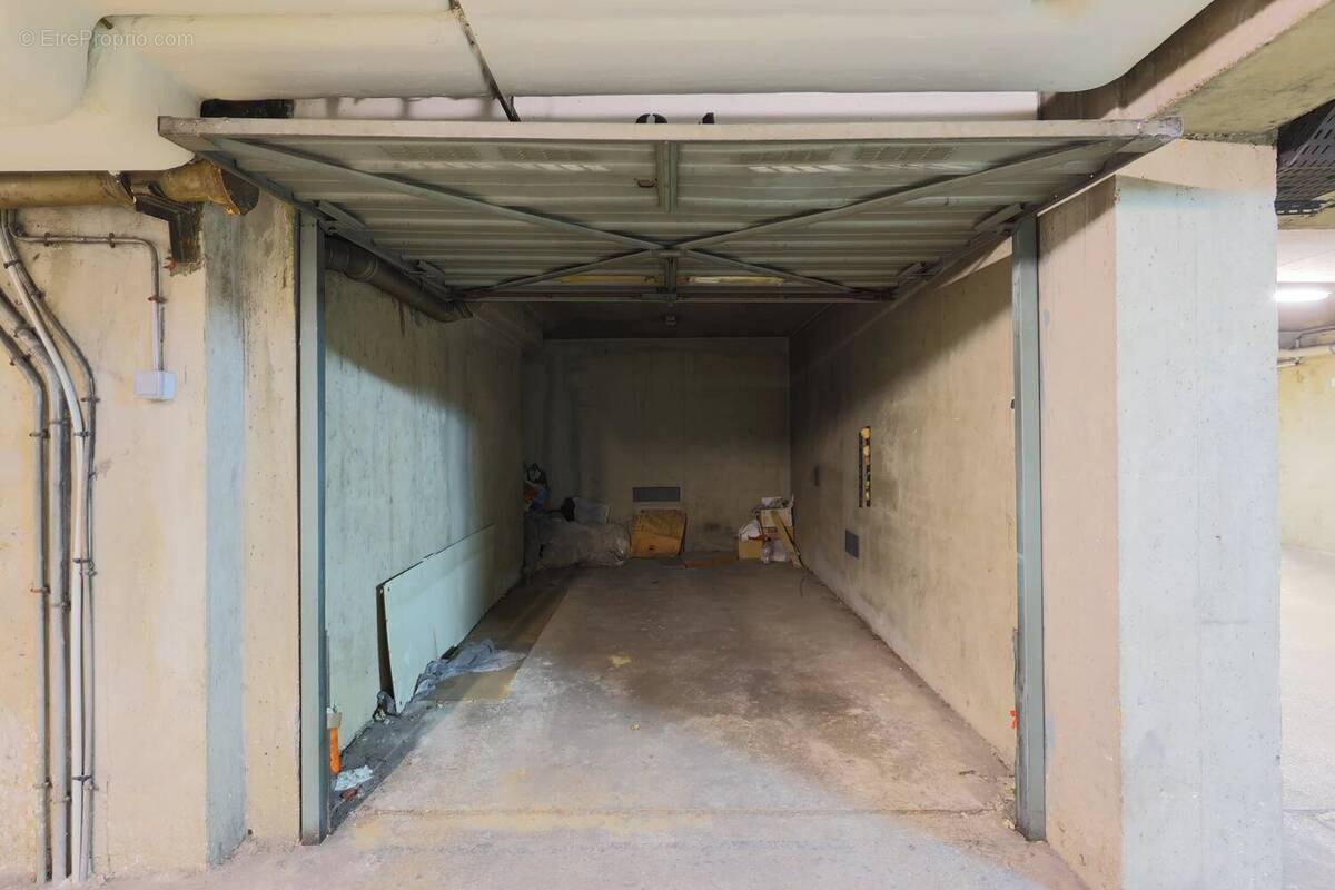 Parking à PARIS-11E
