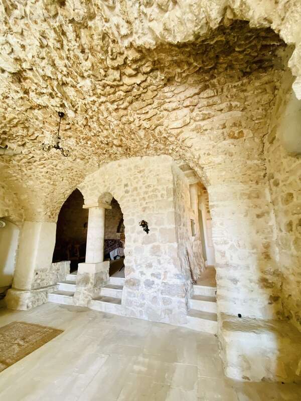 Maison à LA GARDE-ADHEMAR
