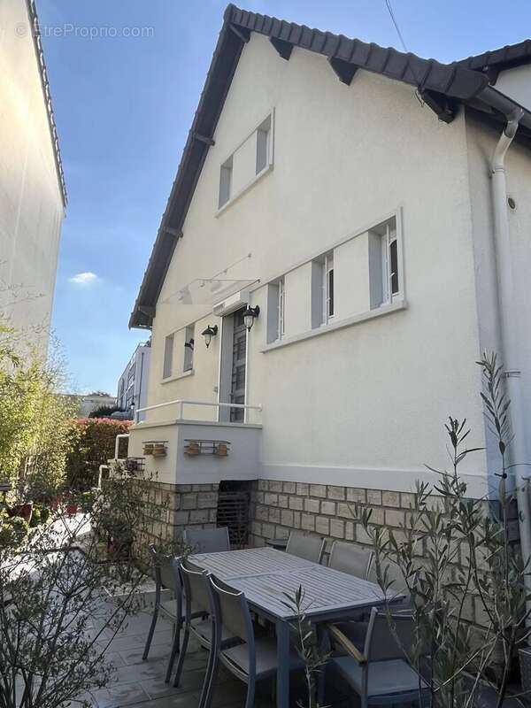 Maison à LES CLAYES-SOUS-BOIS