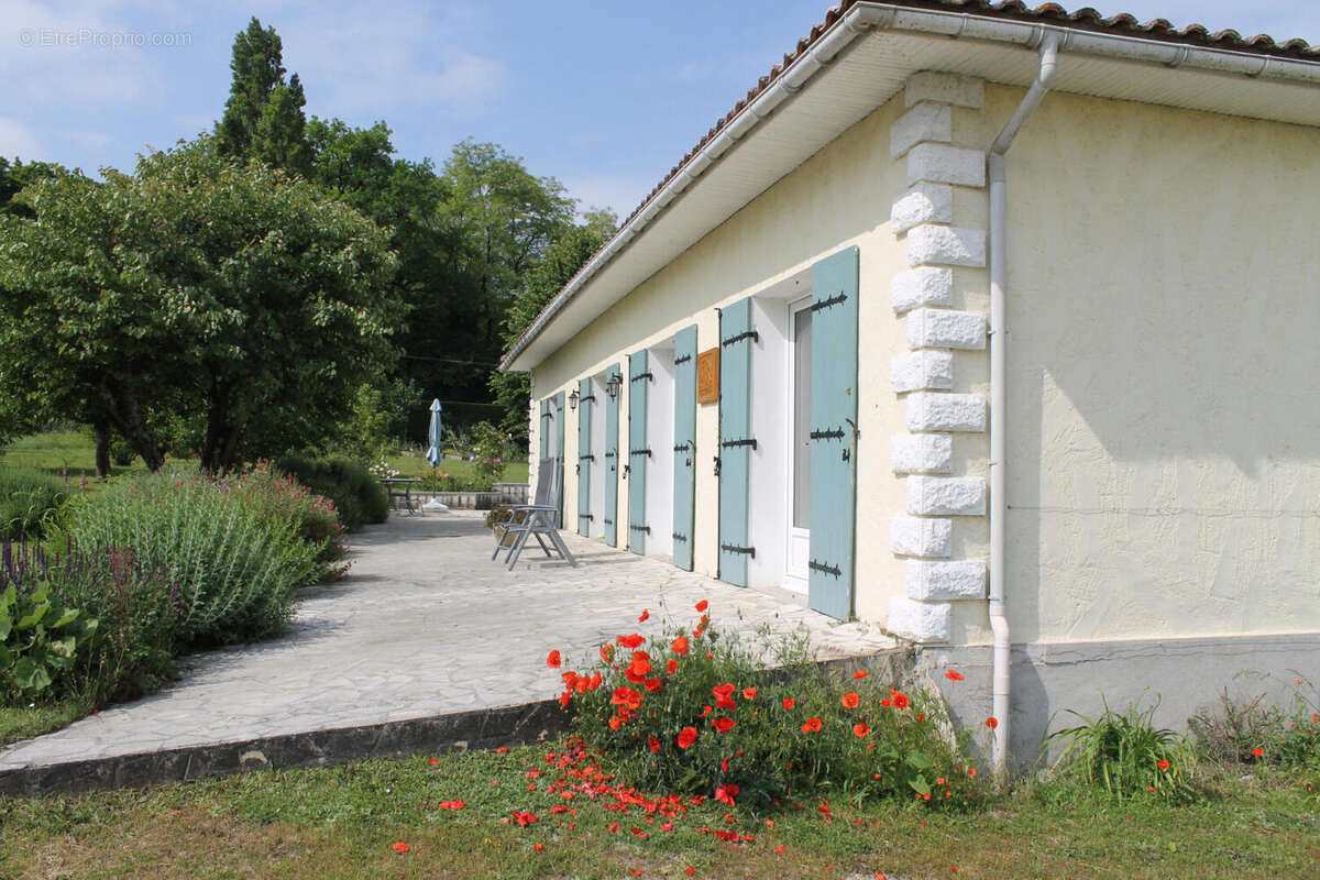 facade - Maison à AUBETERRE-SUR-DRONNE