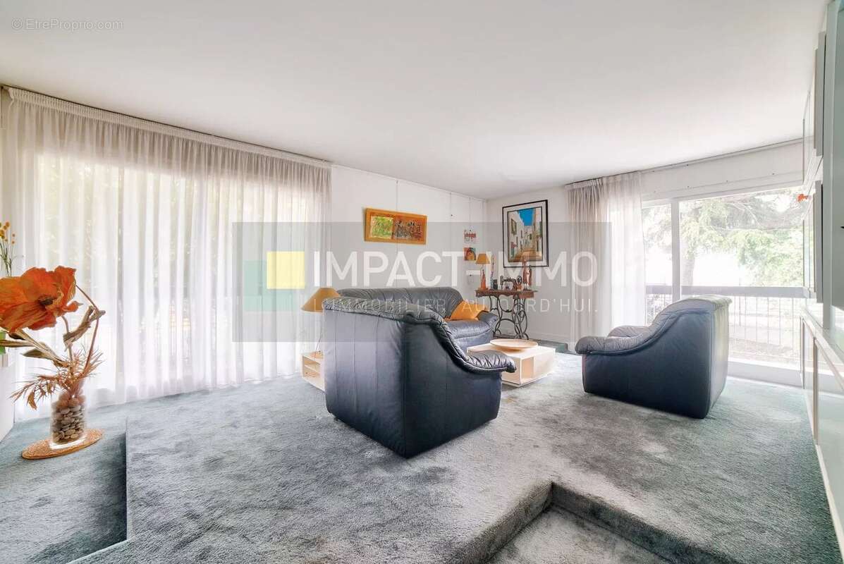 Appartement à COURBEVOIE