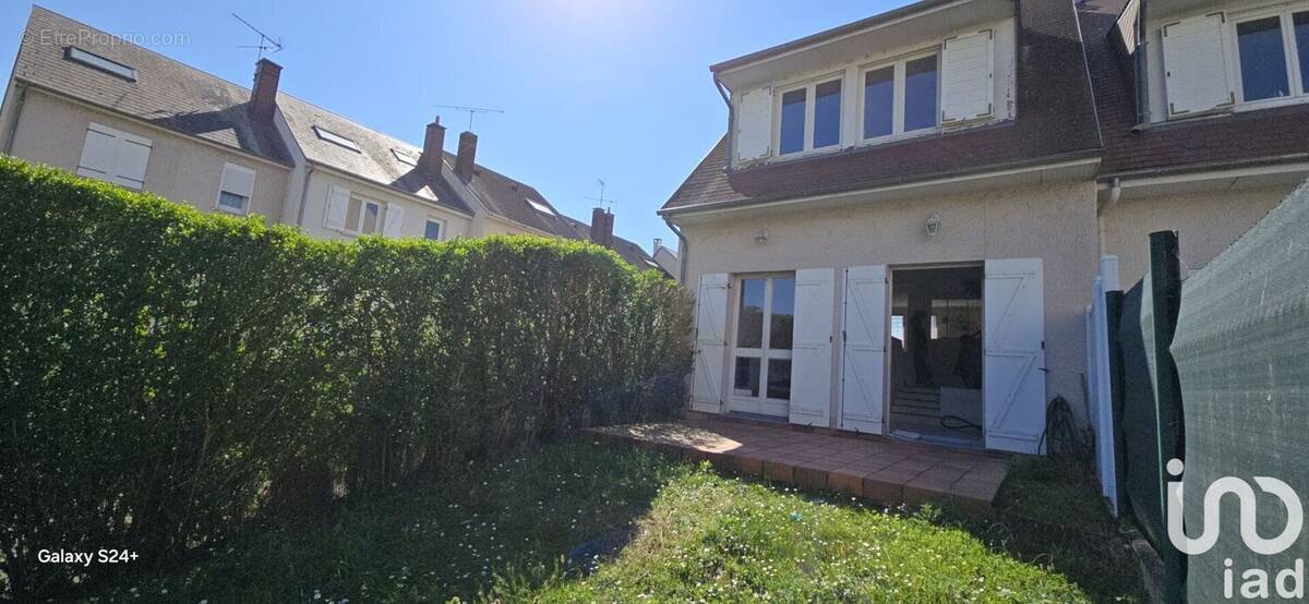 Photo 1 - Maison à SAINT-JEAN-DE-LA-RUELLE