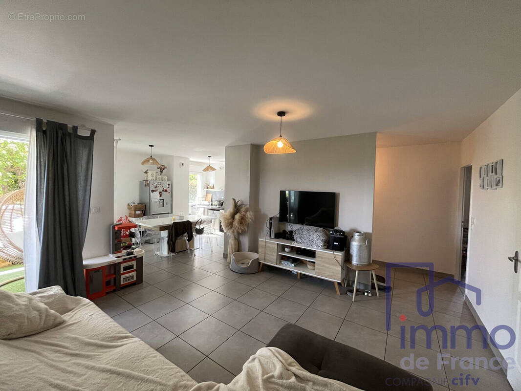 Appartement à SAINT-GENEST-LERPT