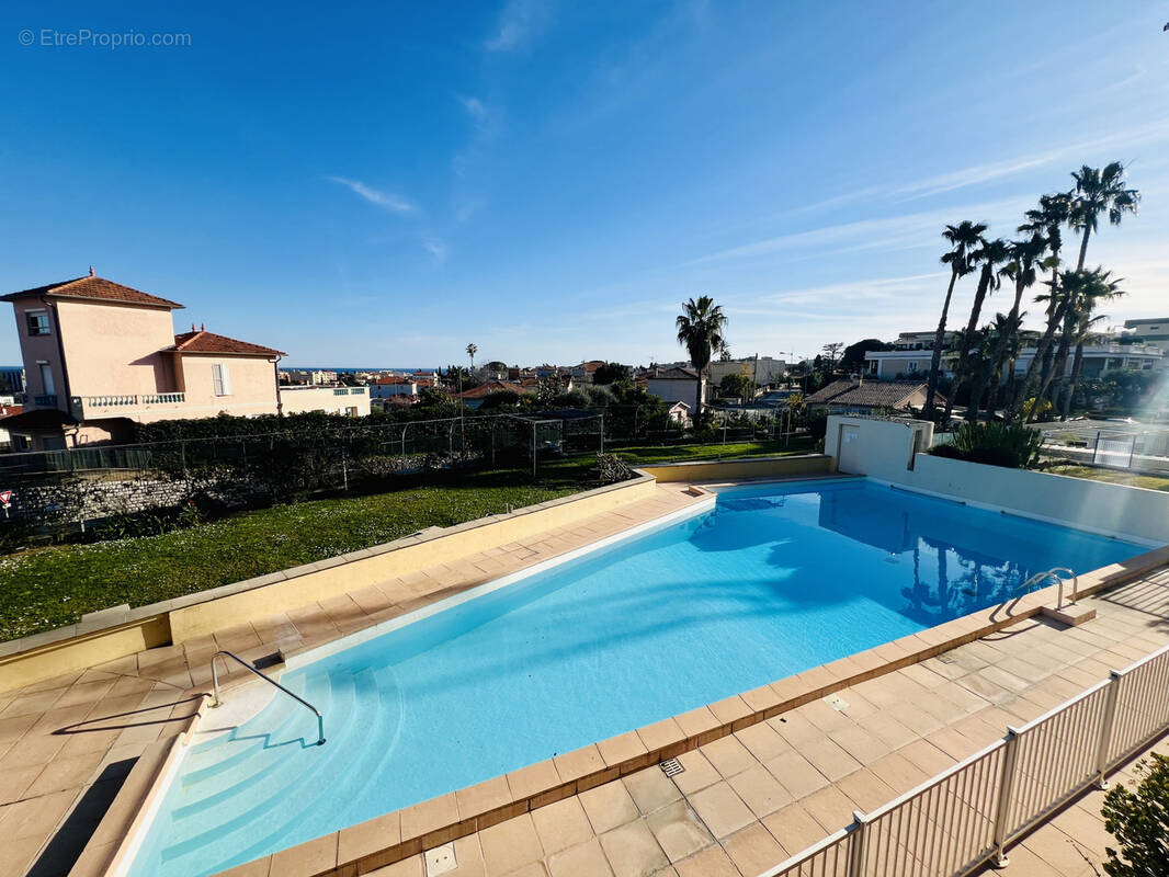 Appartement à SAINT-LAURENT-DU-VAR