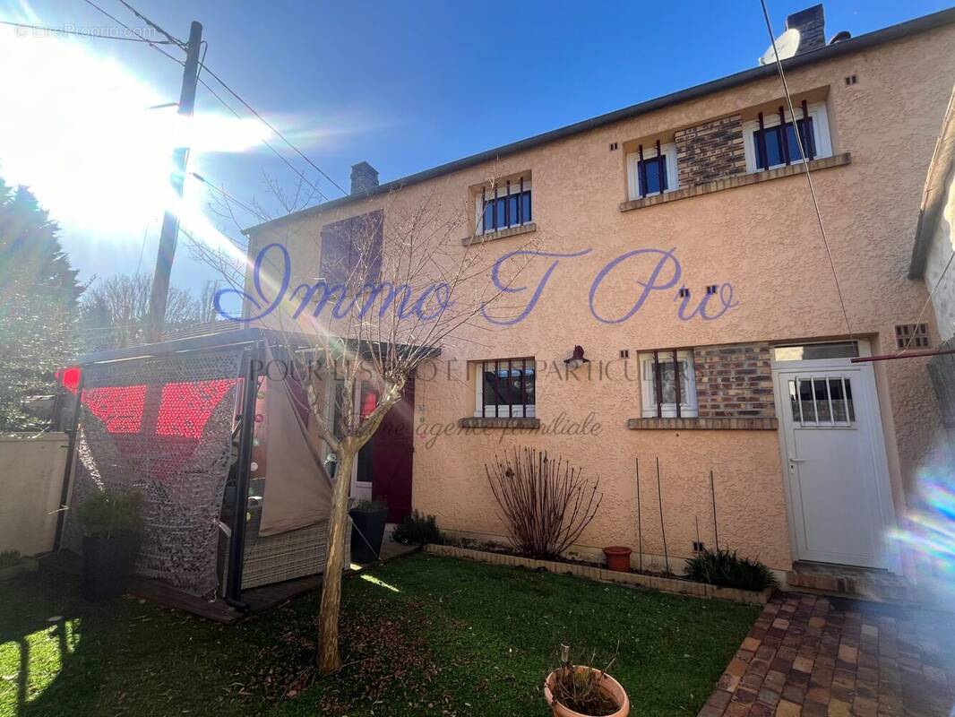 terrasse arrière - Maison à LEUVILLE-SUR-ORGE