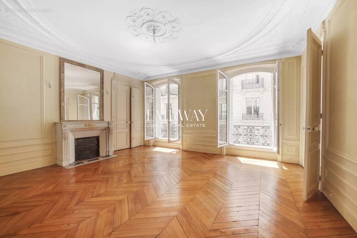 Appartement à PARIS-17E