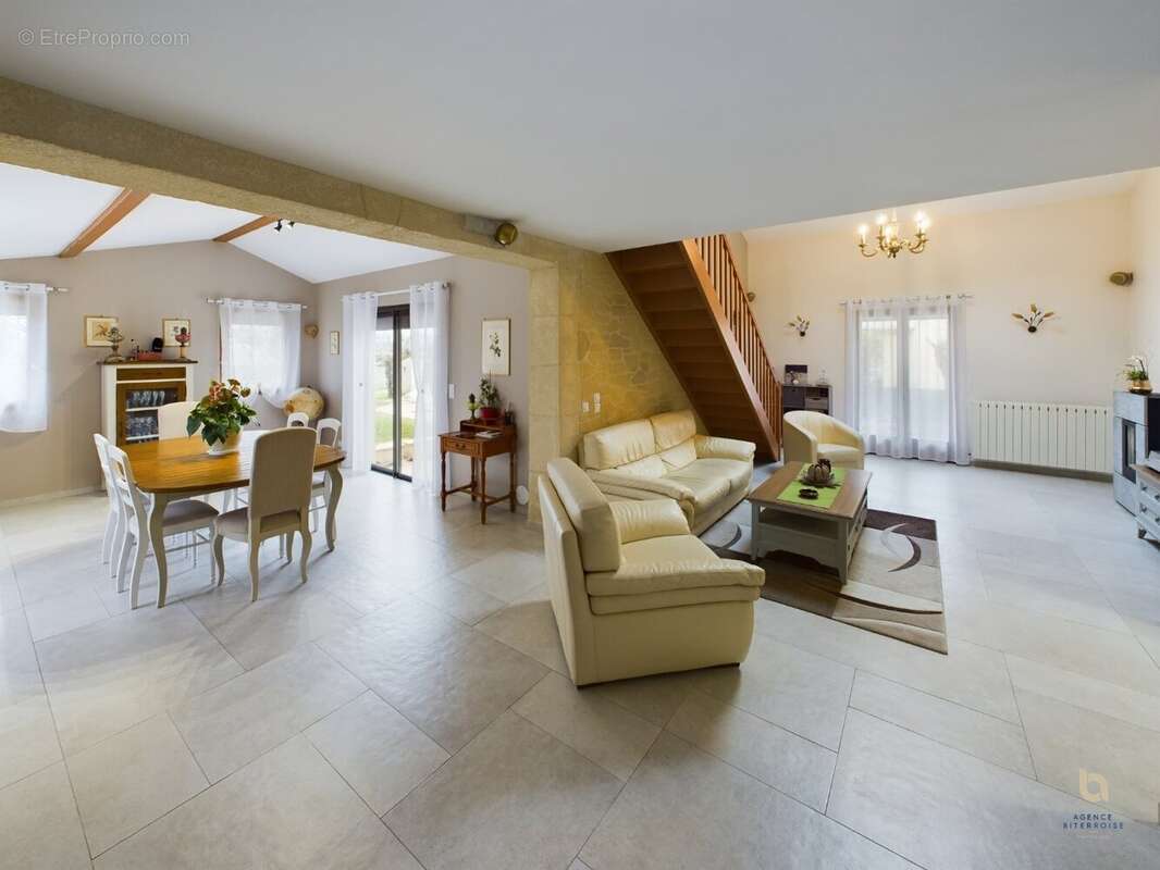 Maison à SAINT-GENIES-DE-FONTEDIT