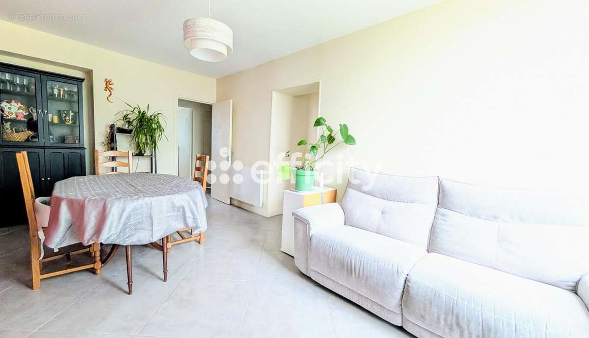 Appartement à LE PLESSIS-TREVISE