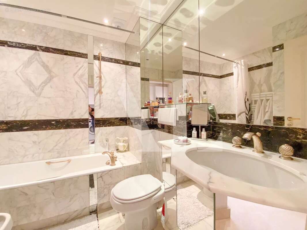Appartement à VALLAURIS