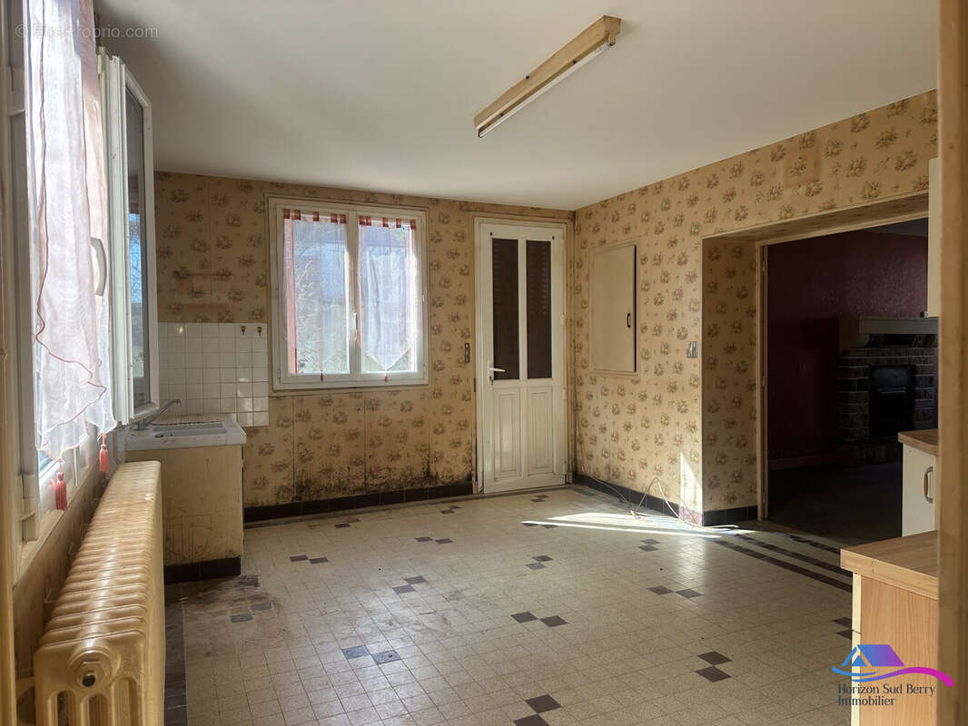 Cuisine  - Maison à CHATEAUMEILLANT