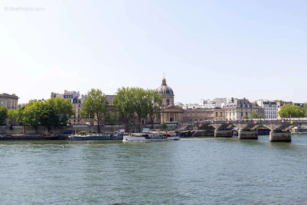 Appartement à PARIS-1E