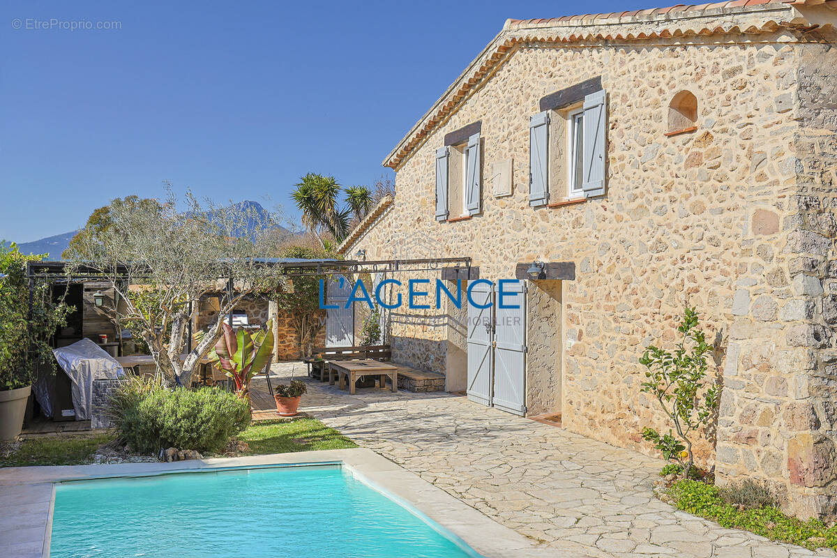 Maison à CARQUEIRANNE