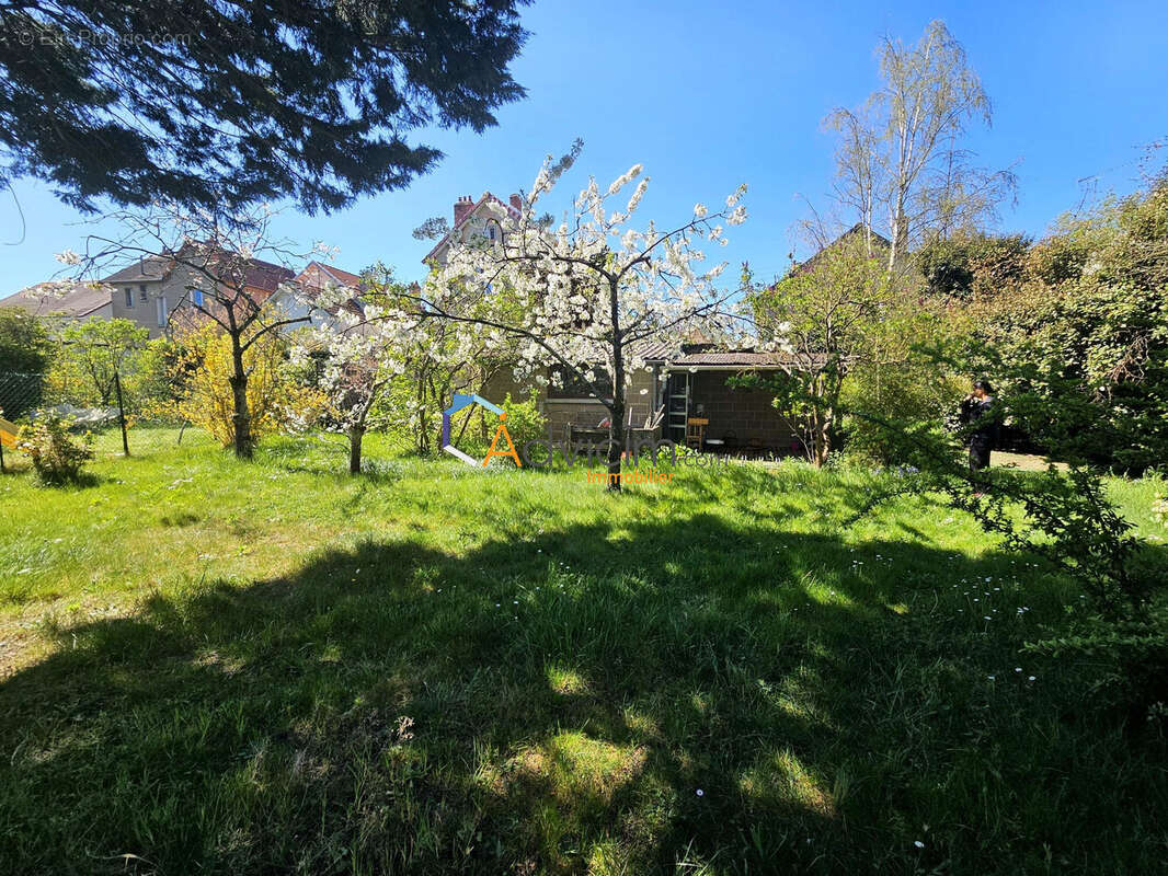 Maison à FLEURY-LES-AUBRAIS