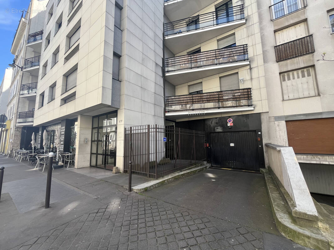 Parking à PARIS-11E