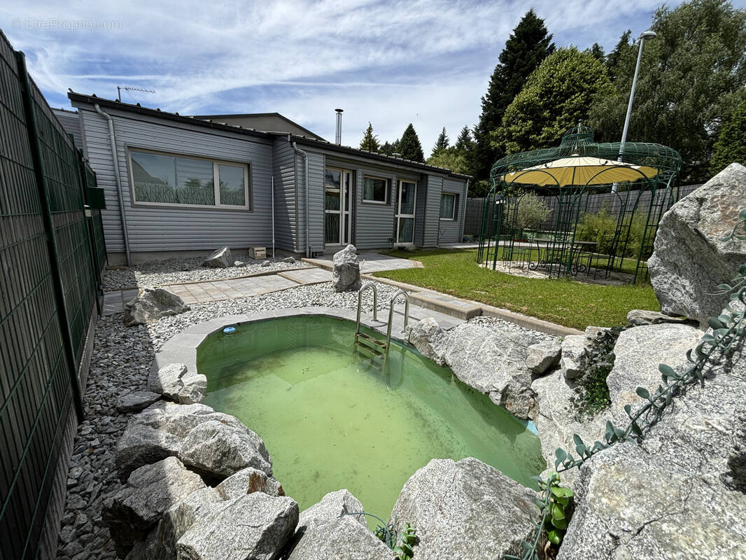 Maison à MEYMAC