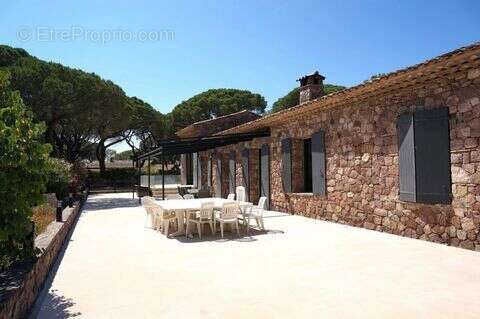 Appartement à PUGET-SUR-ARGENS