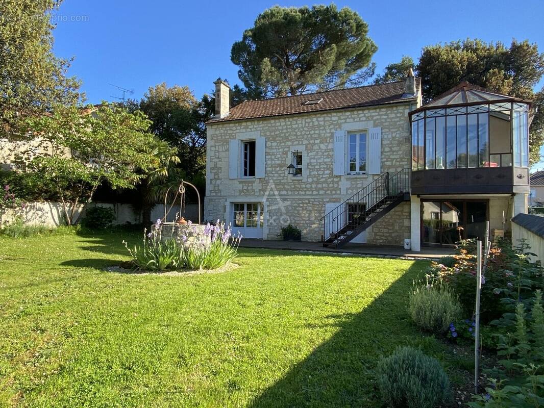 Maison à MAGNAC-SUR-TOUVRE