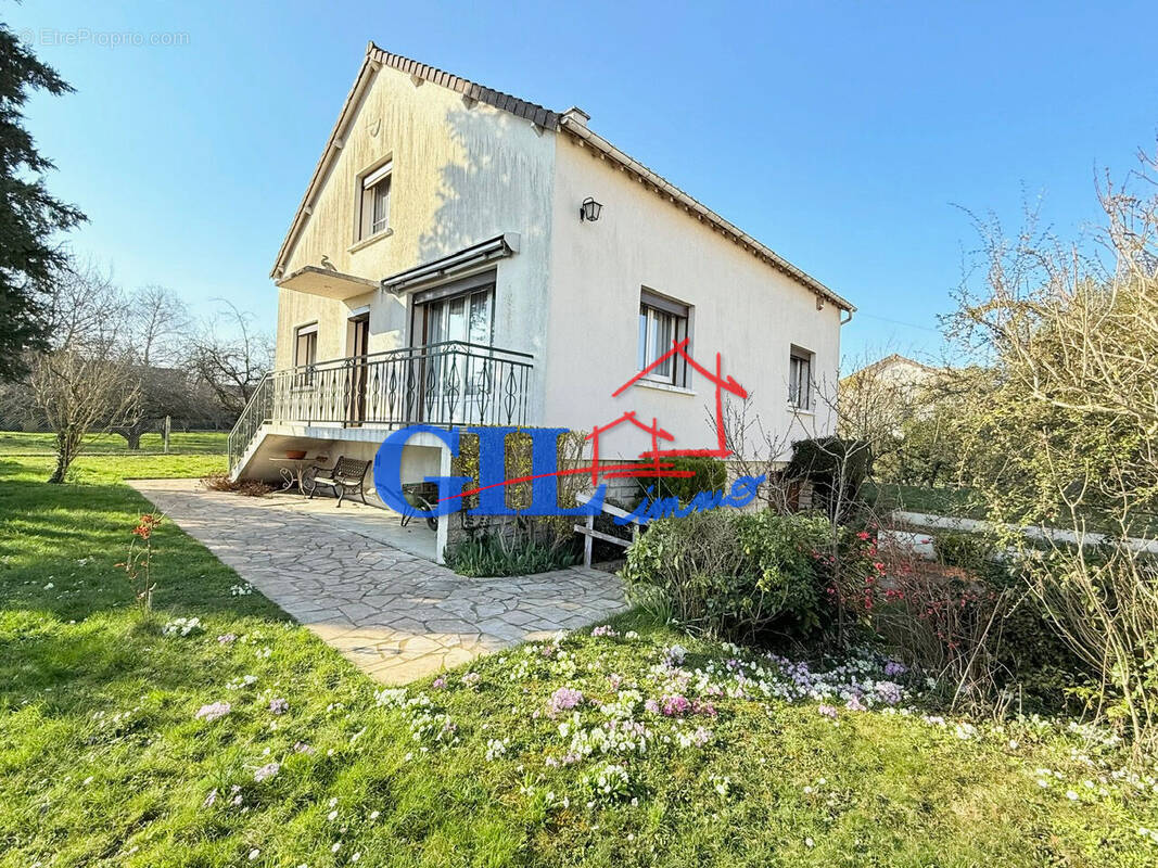 Maison à SAVIGNY-LE-TEMPLE