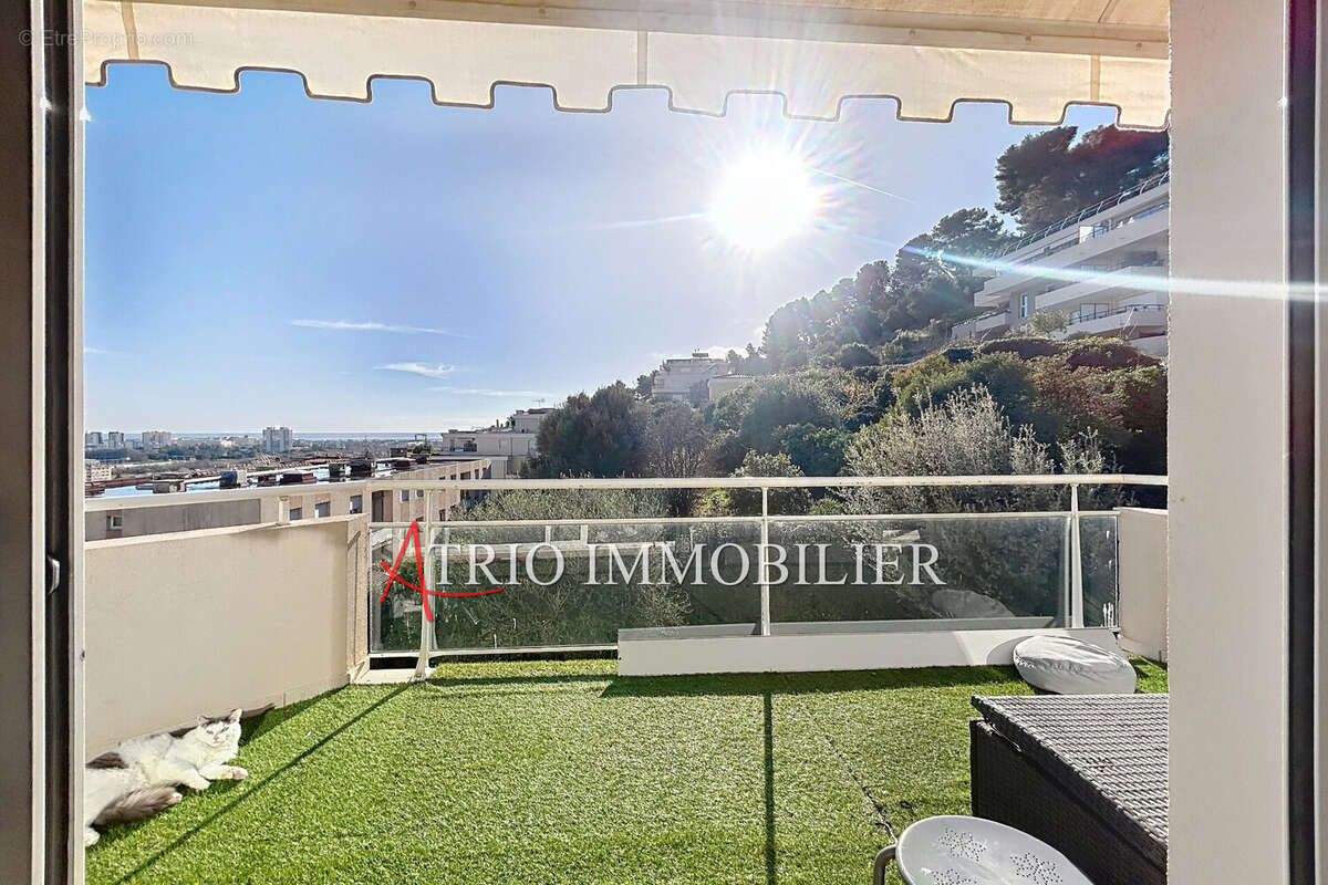 Appartement à SAINT-LAURENT-DU-VAR