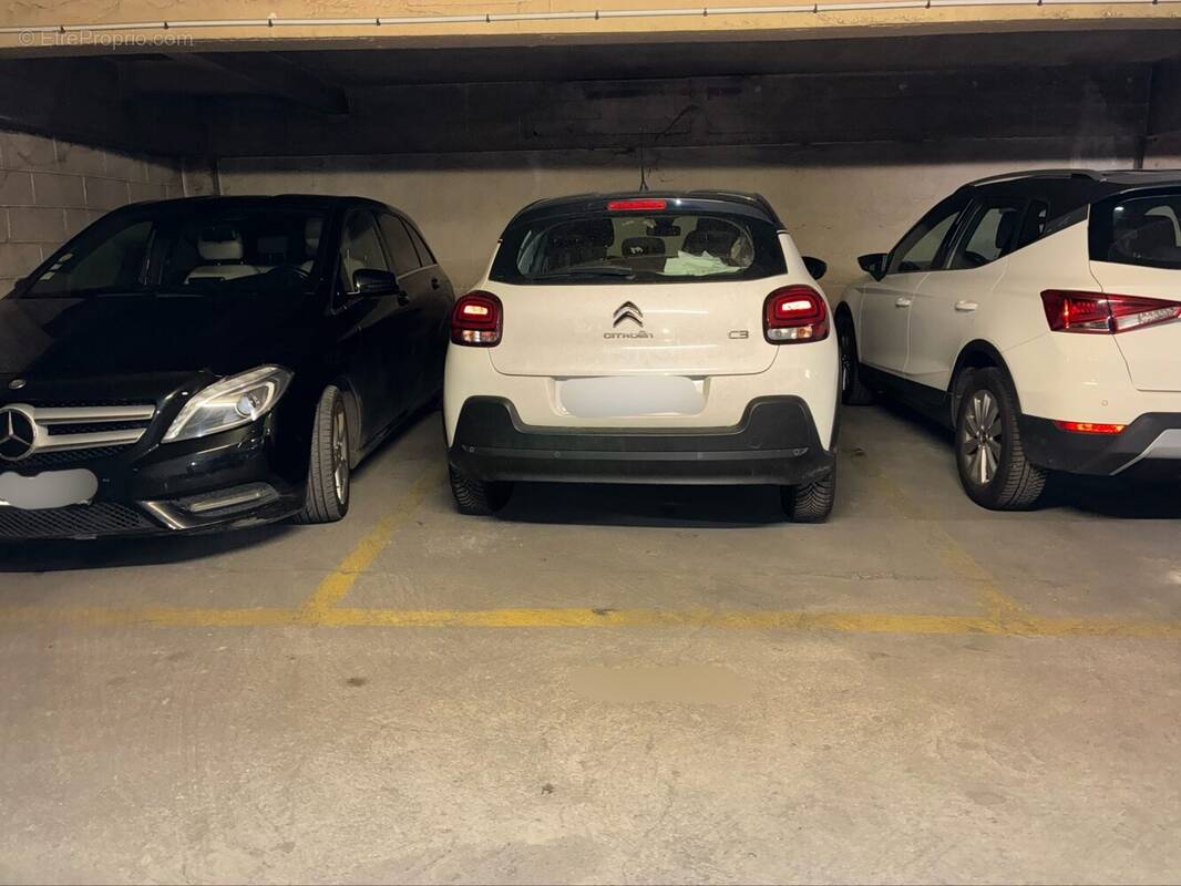 Parking à PARIS-9E