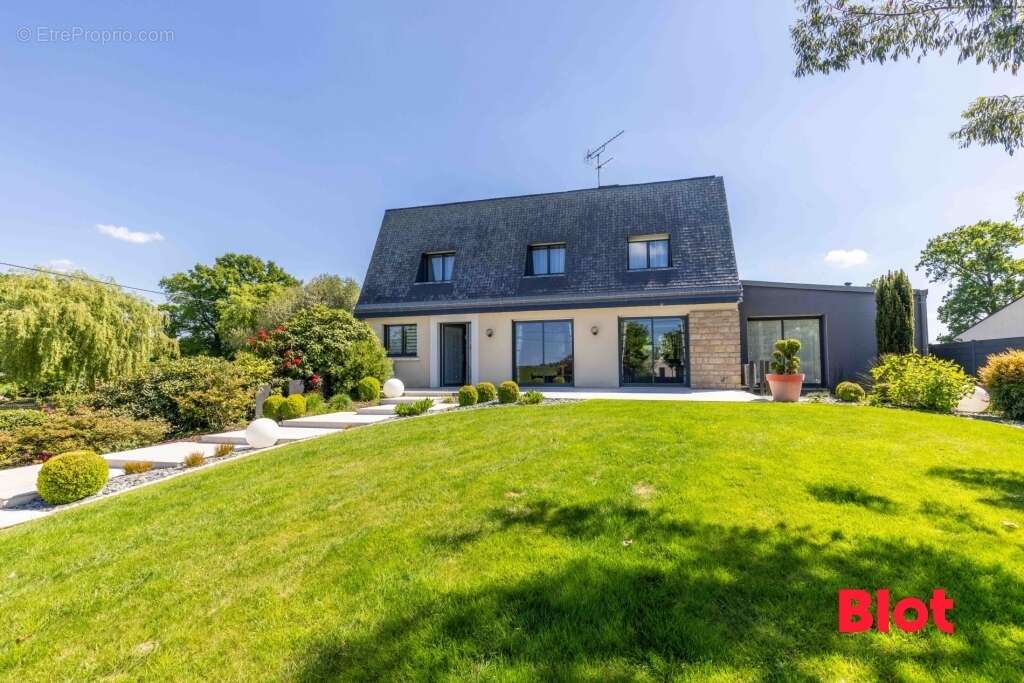 Maison à DOMAGNE