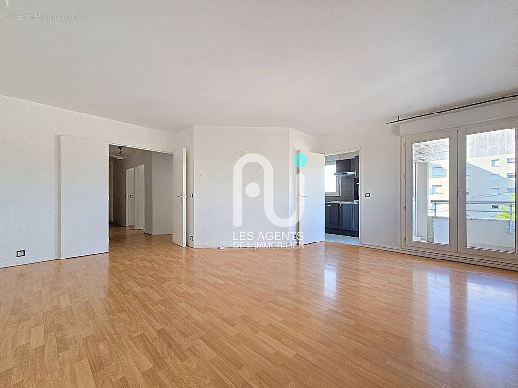 Appartement à VILLENEUVE-LA-GARENNE