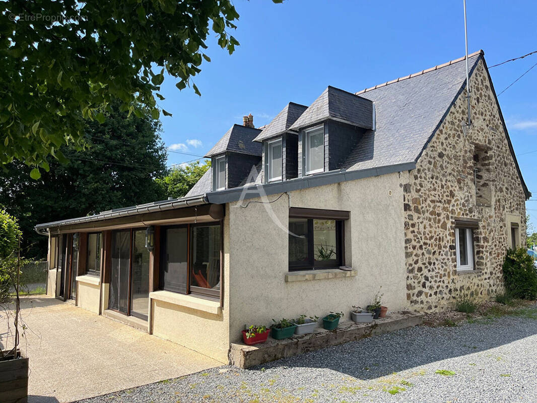 Maison à SAINT-OUEN-DES-TOITS