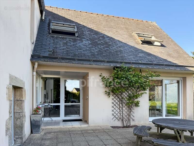 Maison à LE RELECQ-KERHUON
