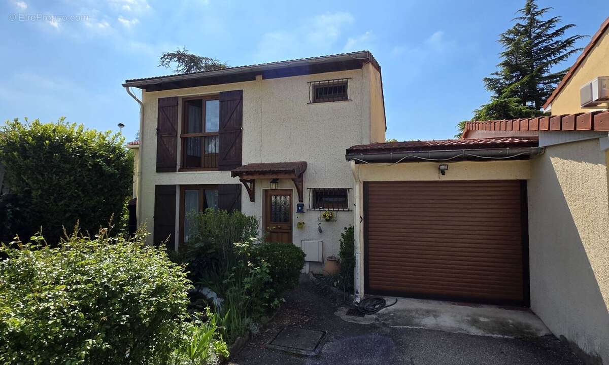 Maison à SAINT-QUENTIN-FALLAVIER