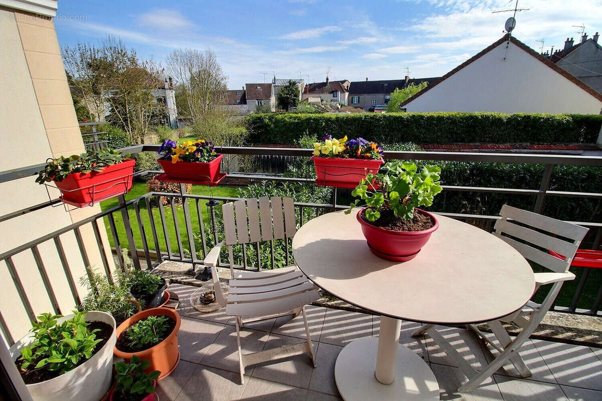 Appartement à LE MESNIL-SAINT-DENIS
