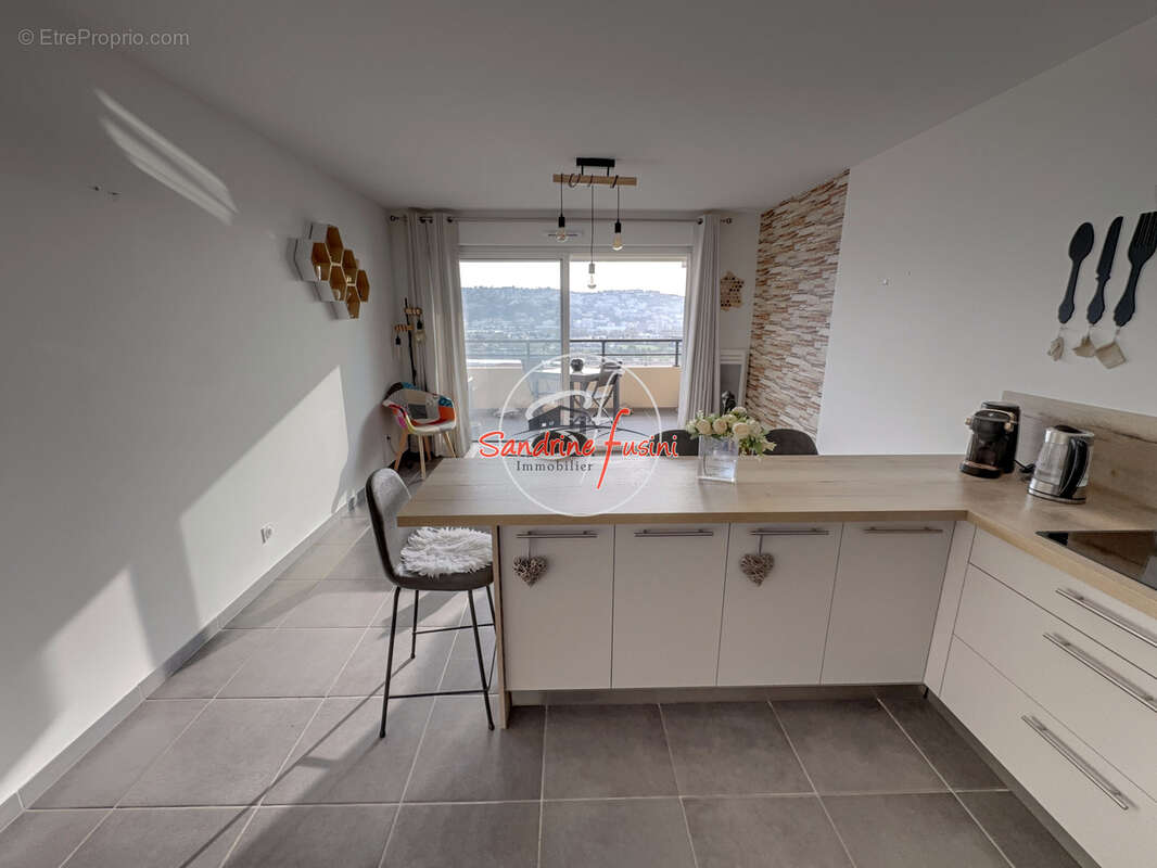 Appartement à SAINT-LAURENT-DU-VAR