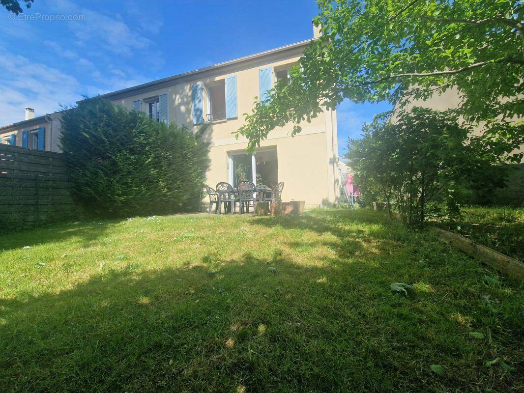 Maison à BROU-SUR-CHANTEREINE