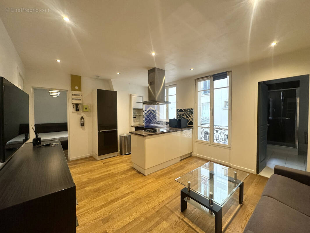 Appartement à COURBEVOIE