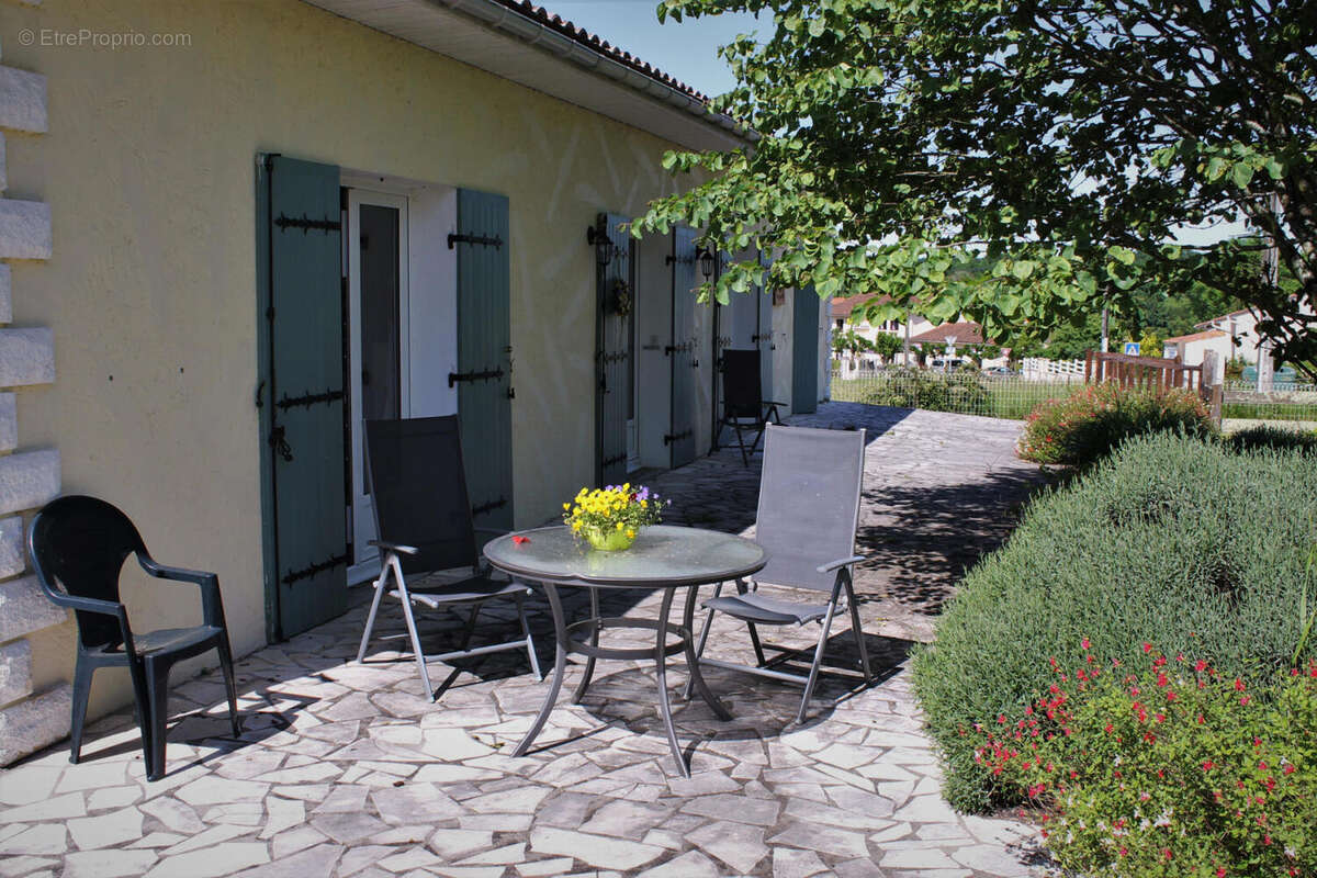 TERRASSE - Maison à AUBETERRE-SUR-DRONNE