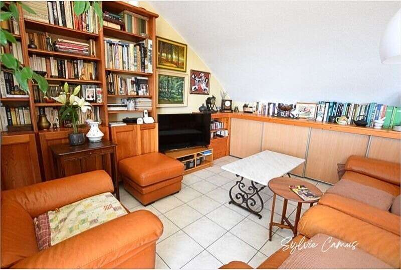 Appartement à SAINT-GENEST-LERPT