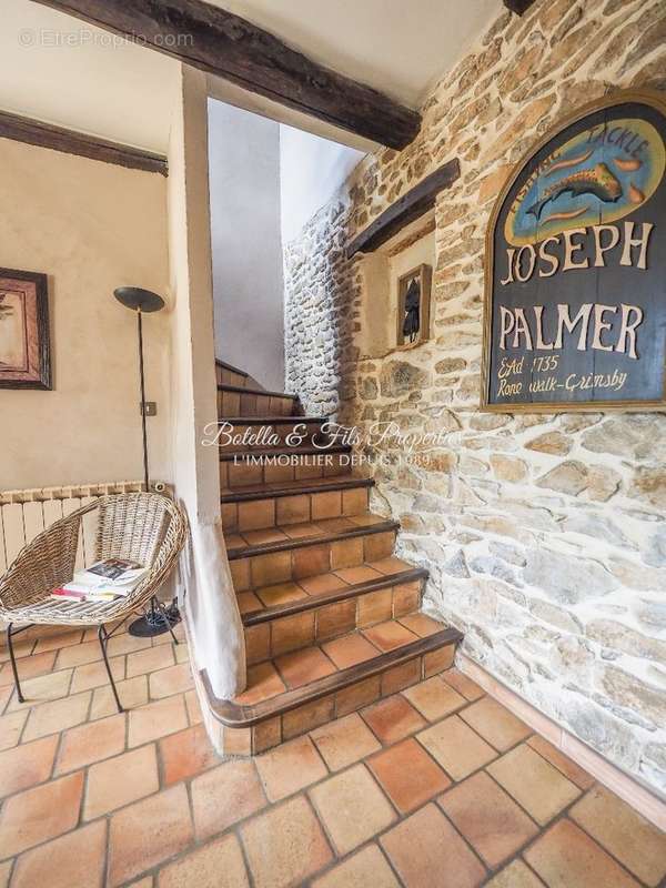 Maison à LAUDUN-L&#039;ARDOISE
