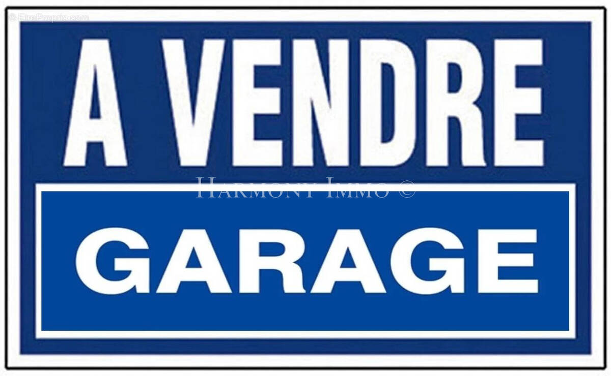 Parking à SIX-FOURS-LES-PLAGES